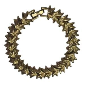 Vintage Napier Gold Tone fantasy Leaf link bracelet